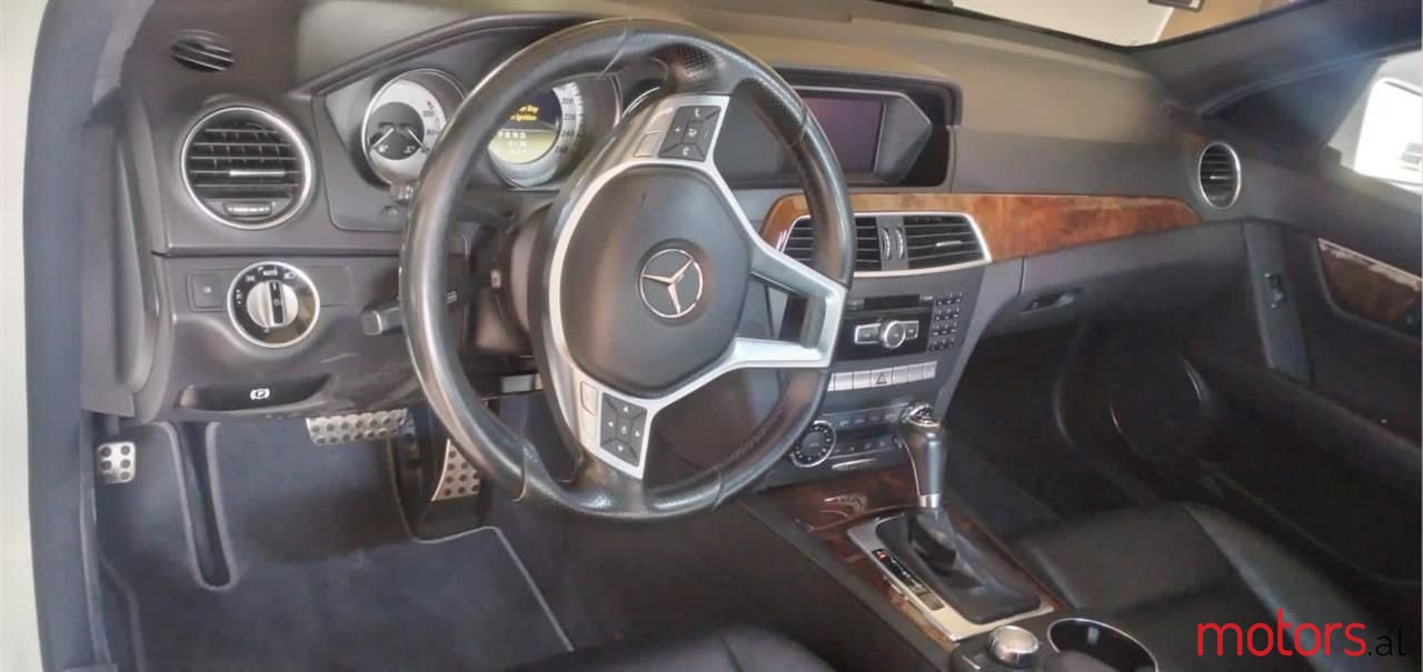 2012' Mercedes-Benz C 250 photo #2