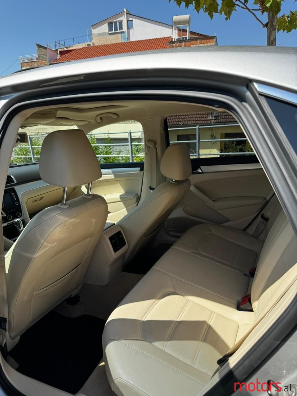 2013' Volkswagen Passat photo #5