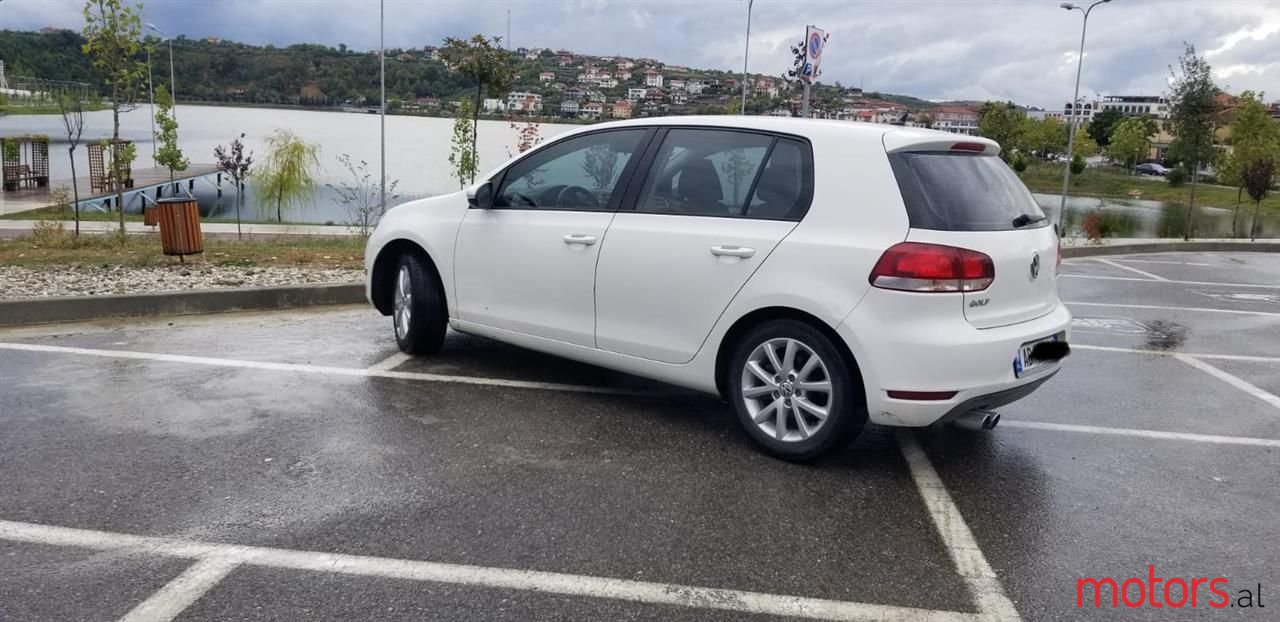 2011' Volkswagen Golf photo #6