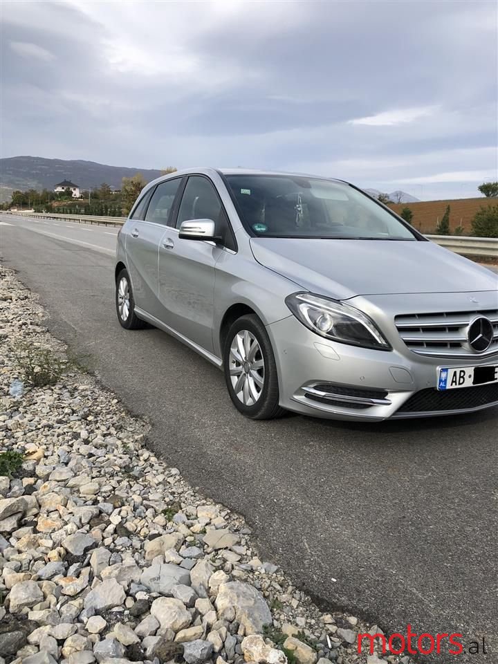 2013' Mercedes-Benz B 180 photo #1
