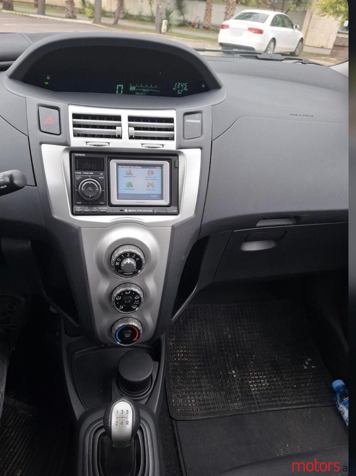 2009' Toyota Yaris photo #4