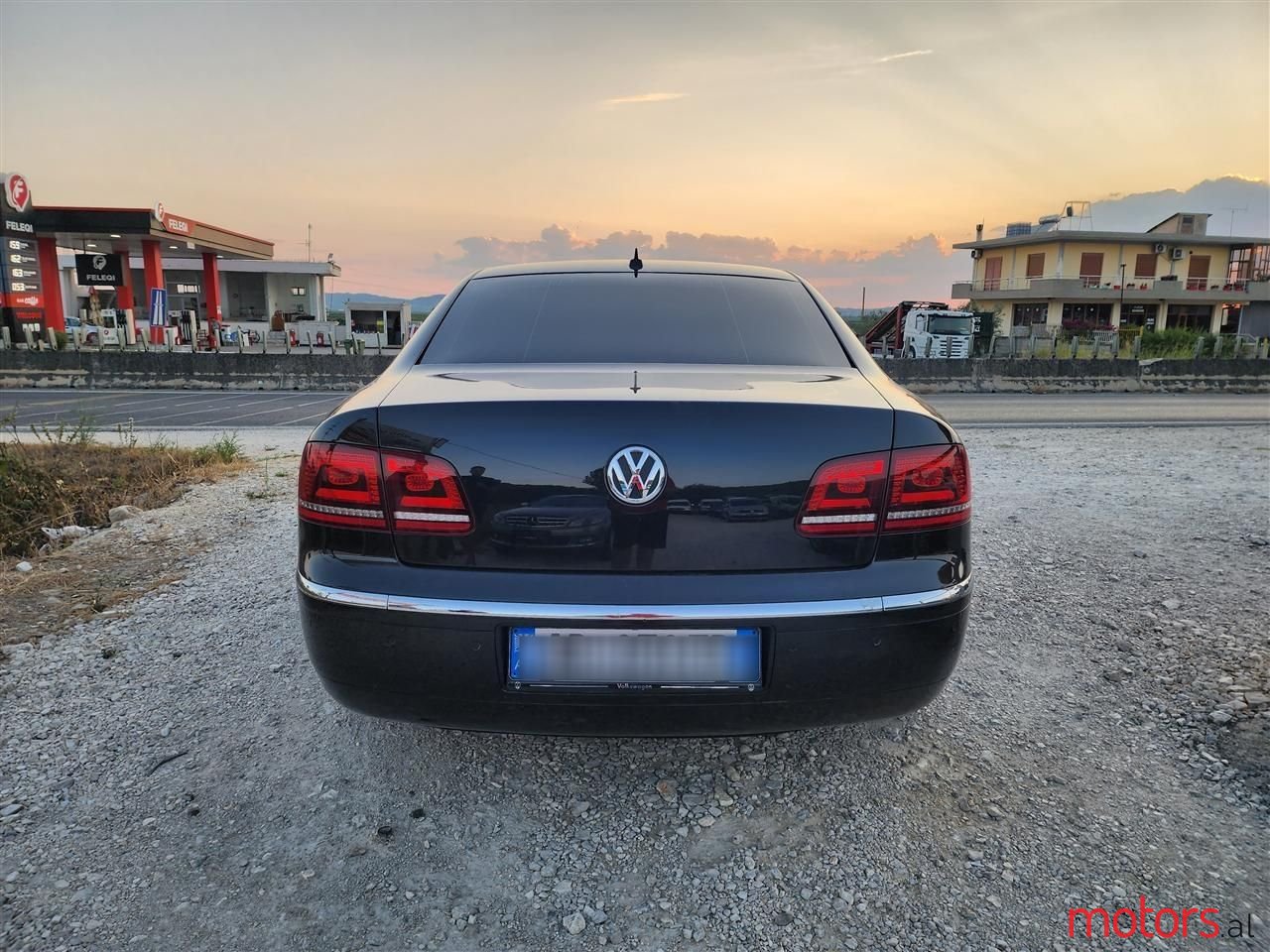 2015' Volkswagen Phaeton photo #4