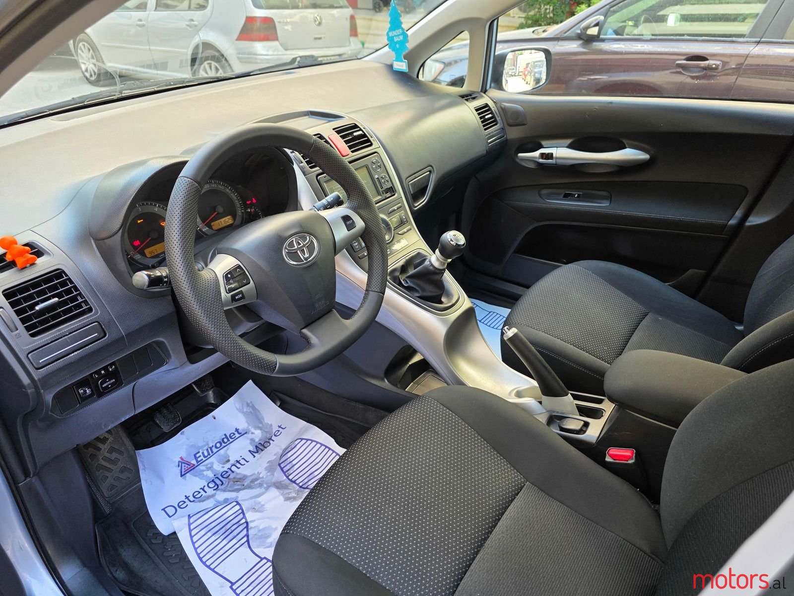 2012' Toyota Auris photo #4