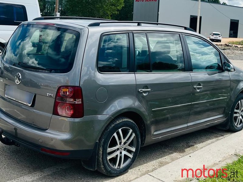 2007' Volkswagen Touran photo #3
