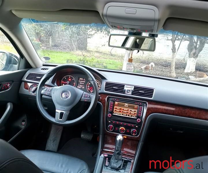2013' Volkswagen Passat photo #2