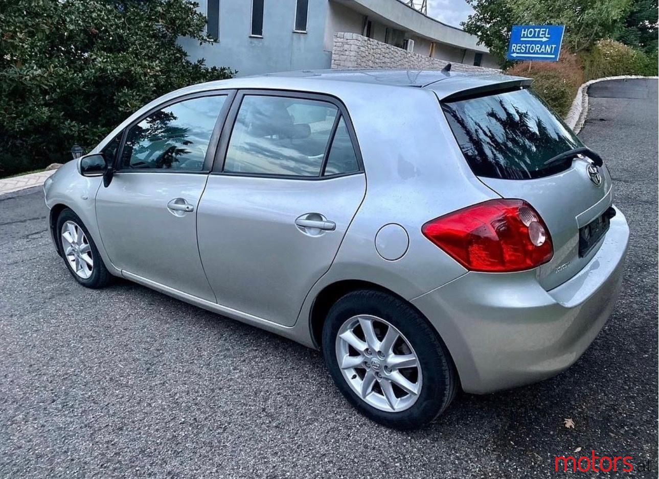 2008' Toyota Auris photo #3