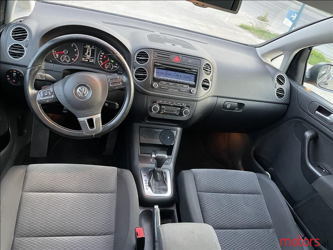 2010' Volkswagen Golf photo #2