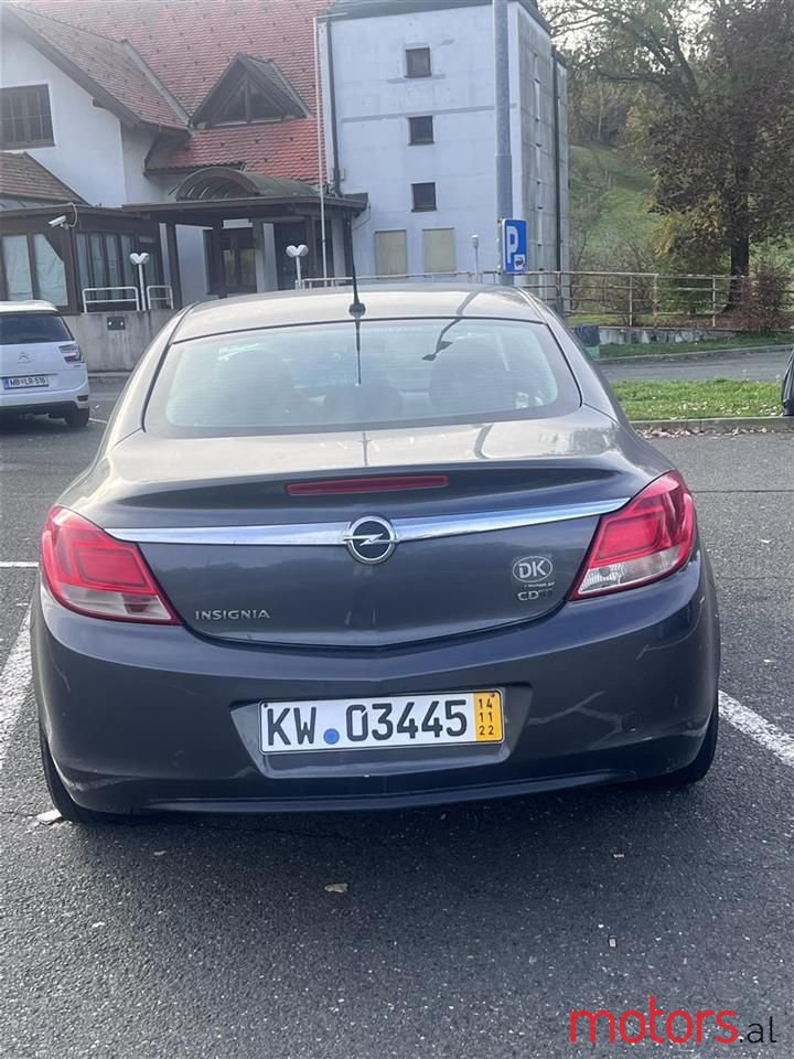 2010' Opel Insignia photo #2