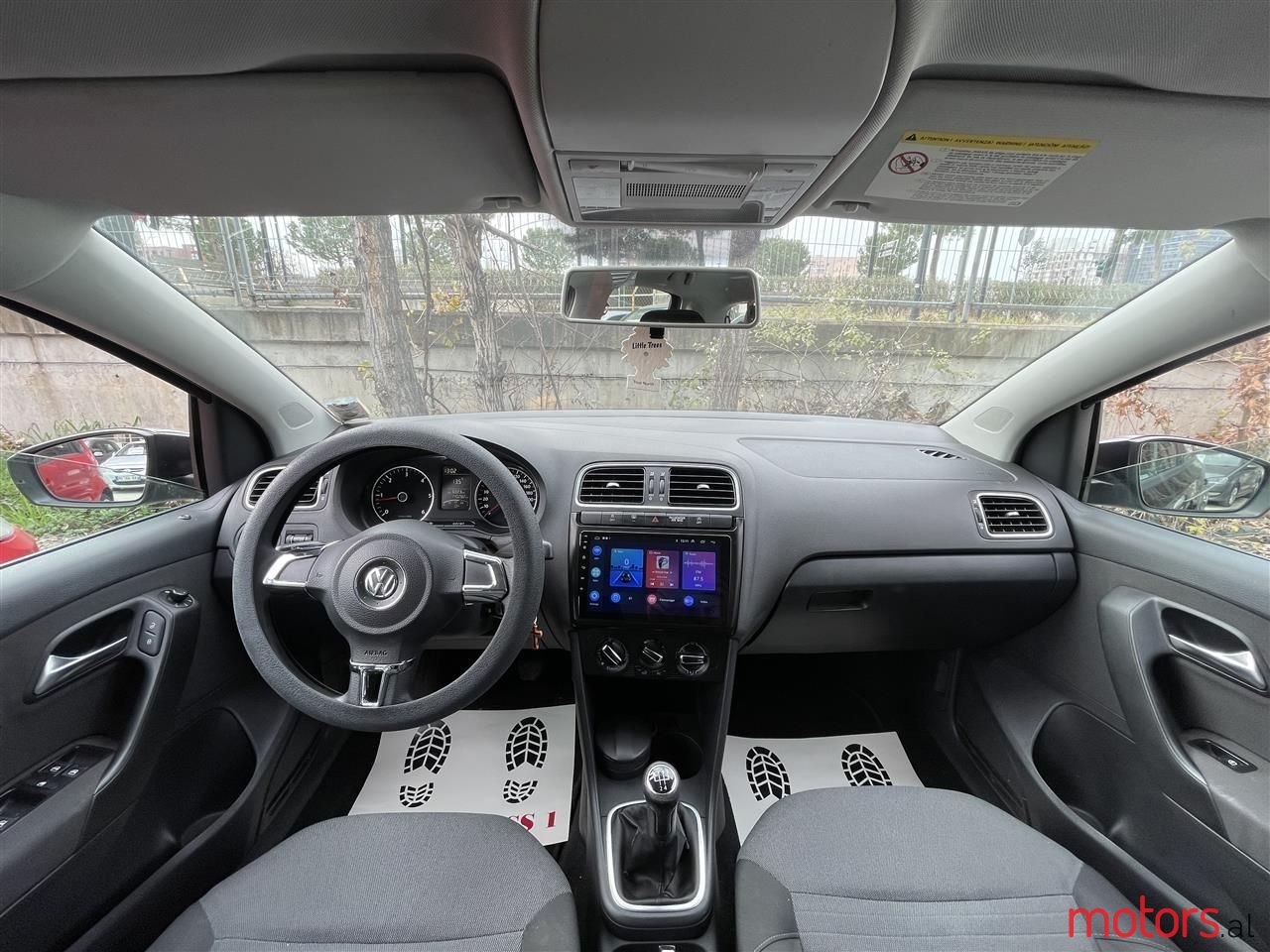 2010' Volkswagen Polo photo #5