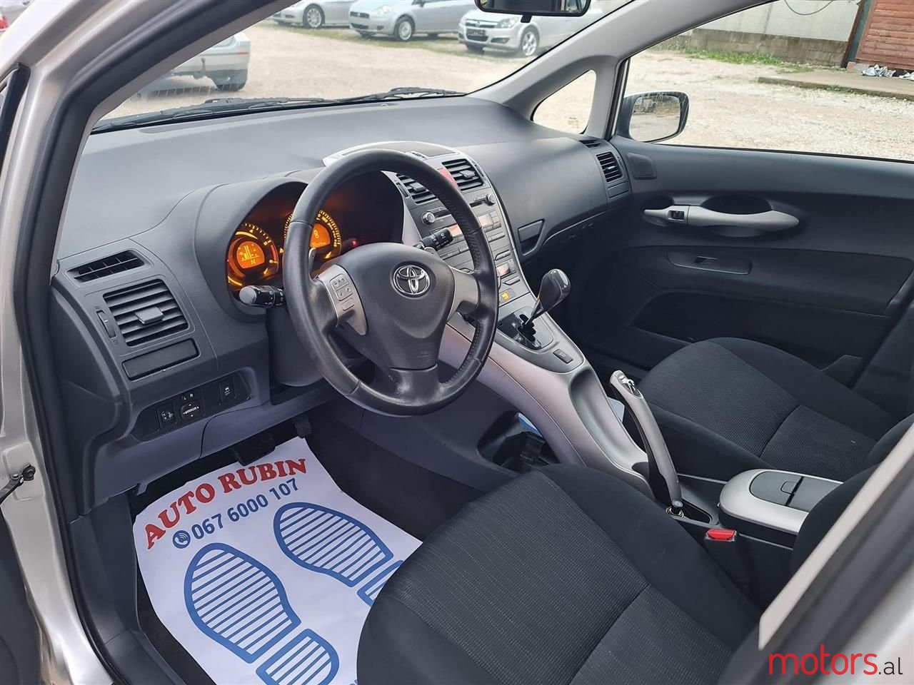 2008' Toyota Auris photo #5