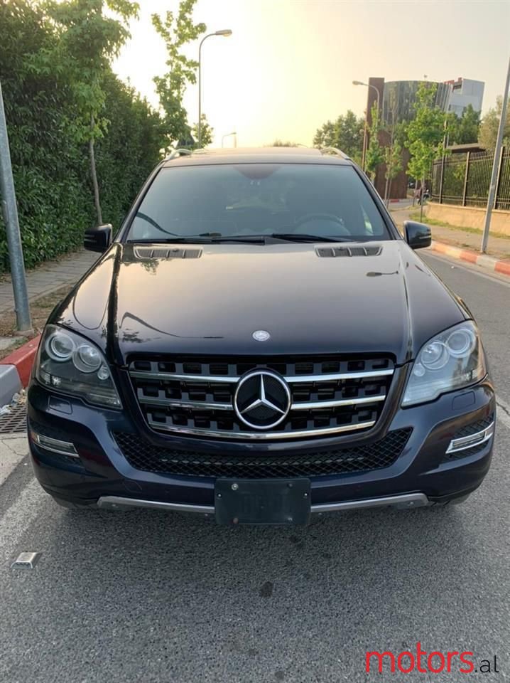 2011' Mercedes-Benz 350 photo #1