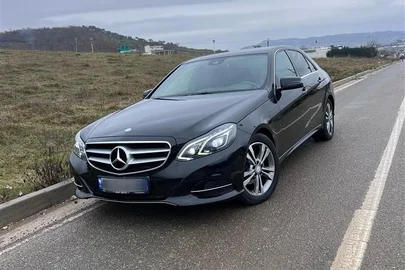 2013' Mercedes-Benz E 220