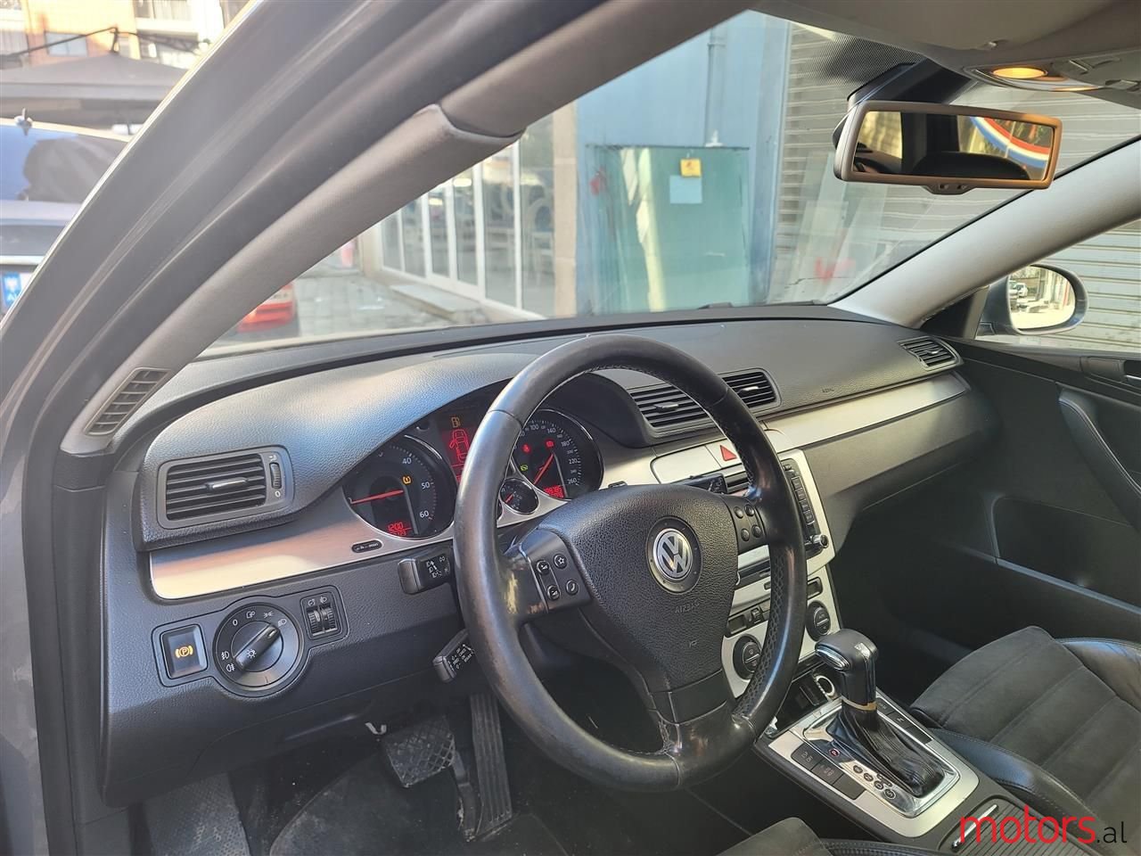 2008' Volkswagen Passat photo #1