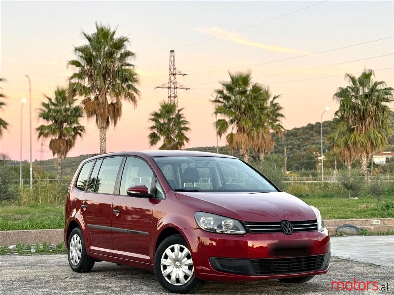 2012' Volkswagen Touran photo #1