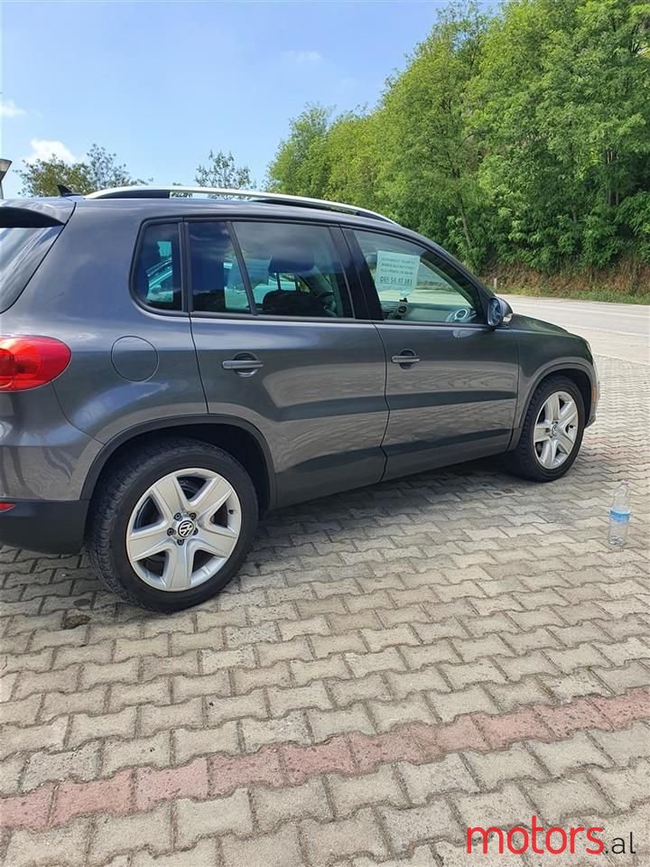 2012' Volkswagen Tiguan photo #6