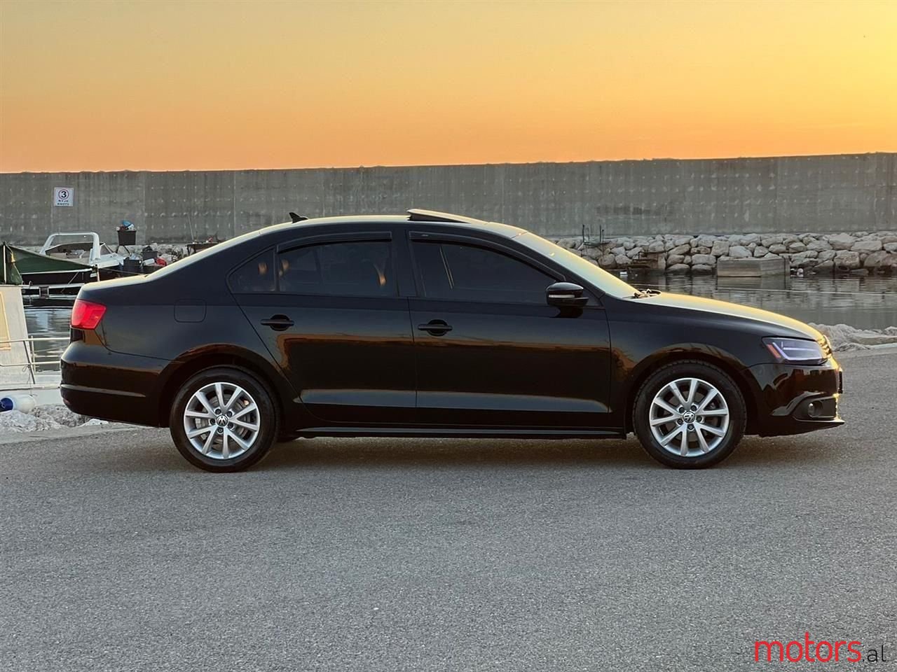 2012' Volkswagen Jetta photo #4