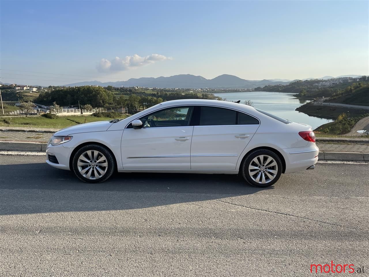 2012' Volkswagen Passat photo #1