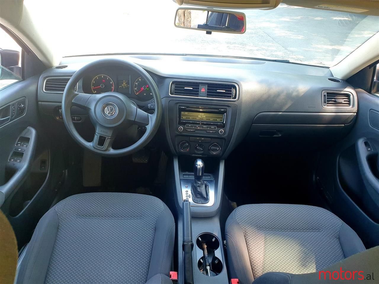 2012' Volkswagen Jetta photo #5