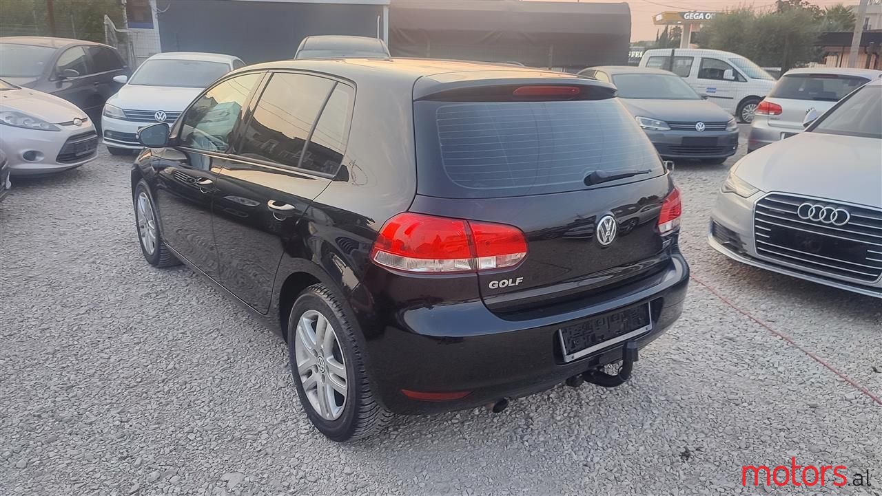 2011' Volkswagen Golf photo #2