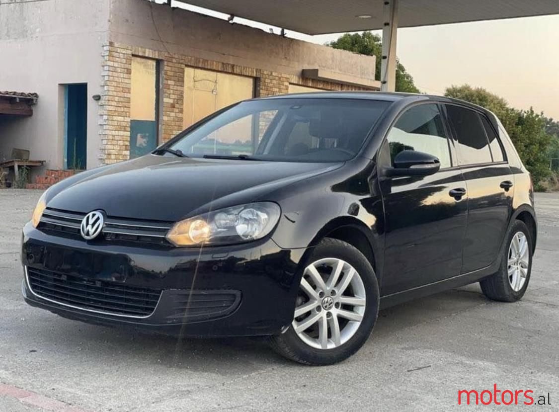 2011' Volkswagen Golf photo #5