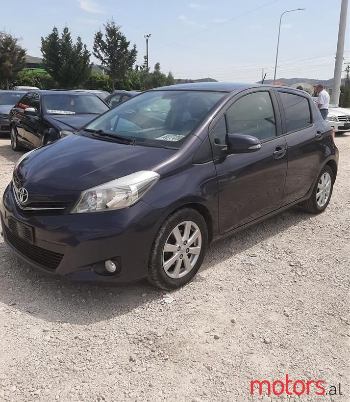 2012' Toyota Yaris photo #1