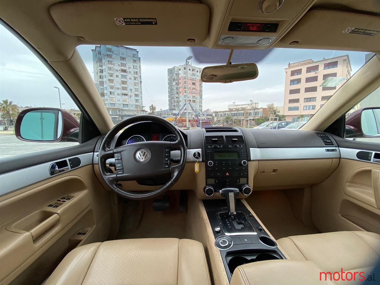 2009' Volkswagen Touareg photo #3