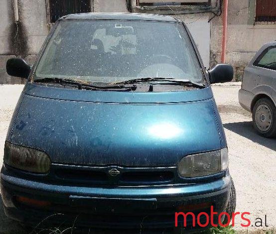 2000' Nissan Serena photo #1