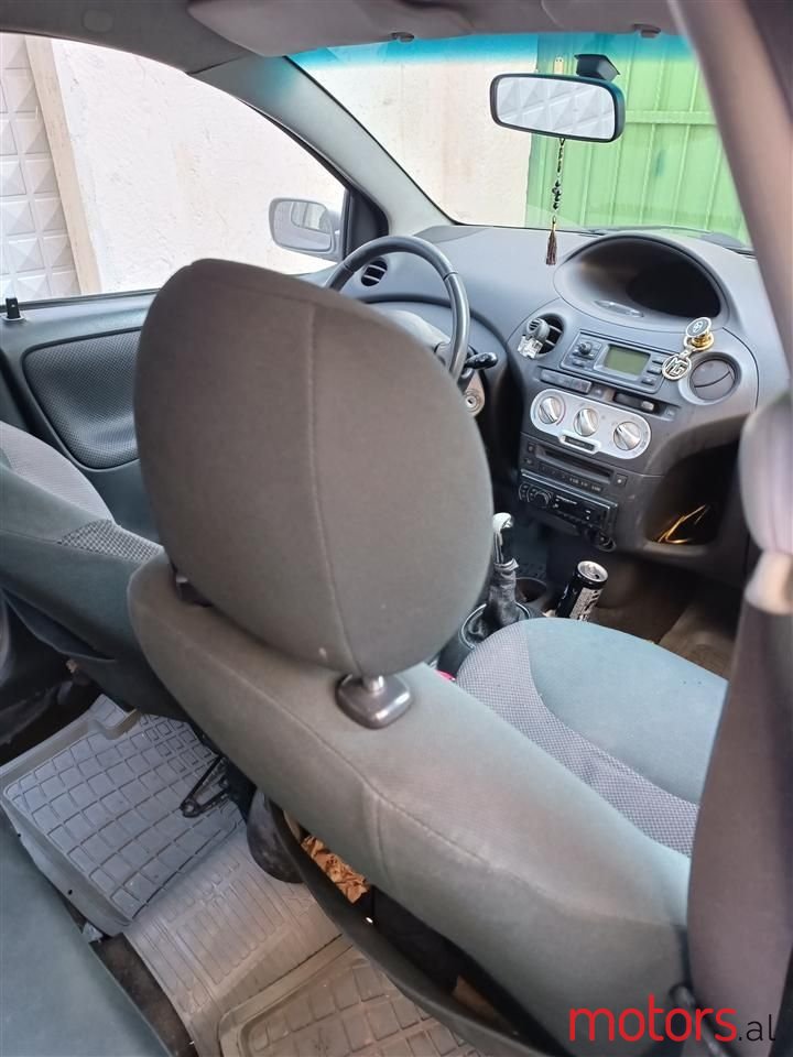 2004' Toyota Yaris photo #5