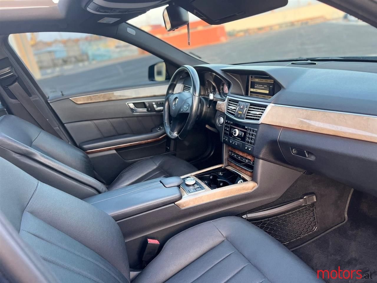 2010' Mercedes-Benz E 55 AMG photo #6