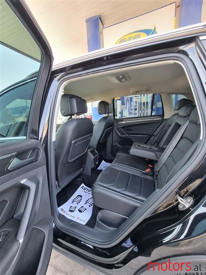 2018' Volkswagen Tiguan photo #4