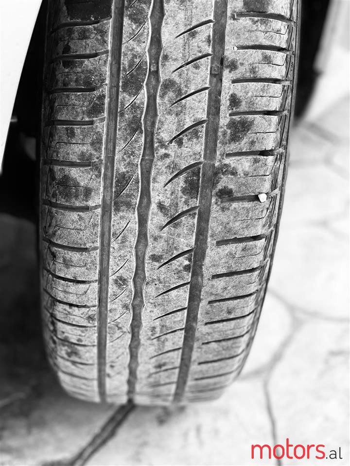 2007' Peugeot 207 photo #6