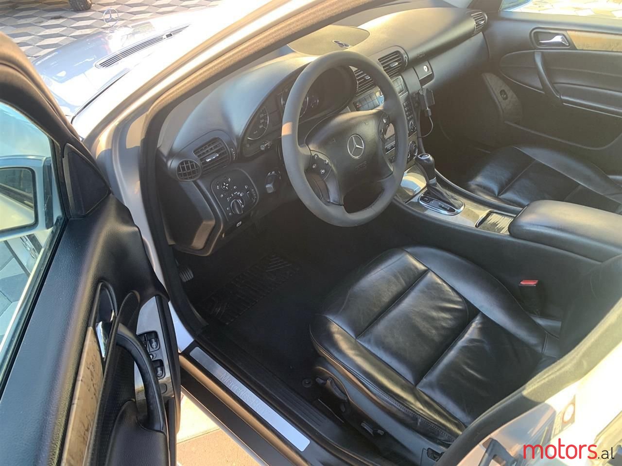 2006' Mercedes-Benz 220 photo #4