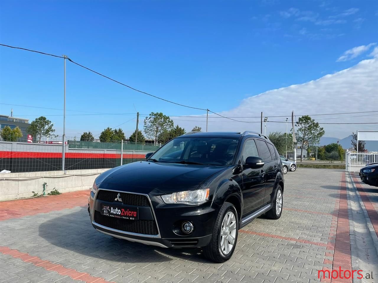 2010' Mitsubishi Outlander photo #1