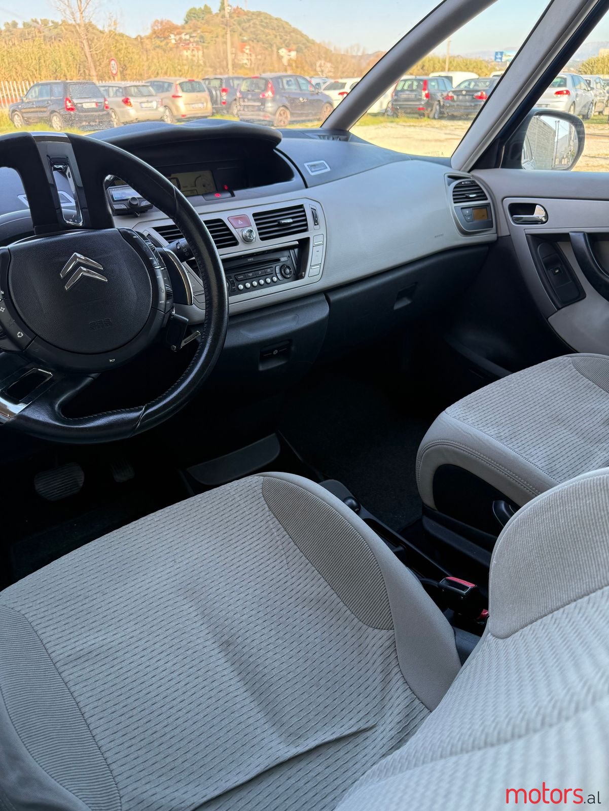 2008' Citroen C4 photo #2