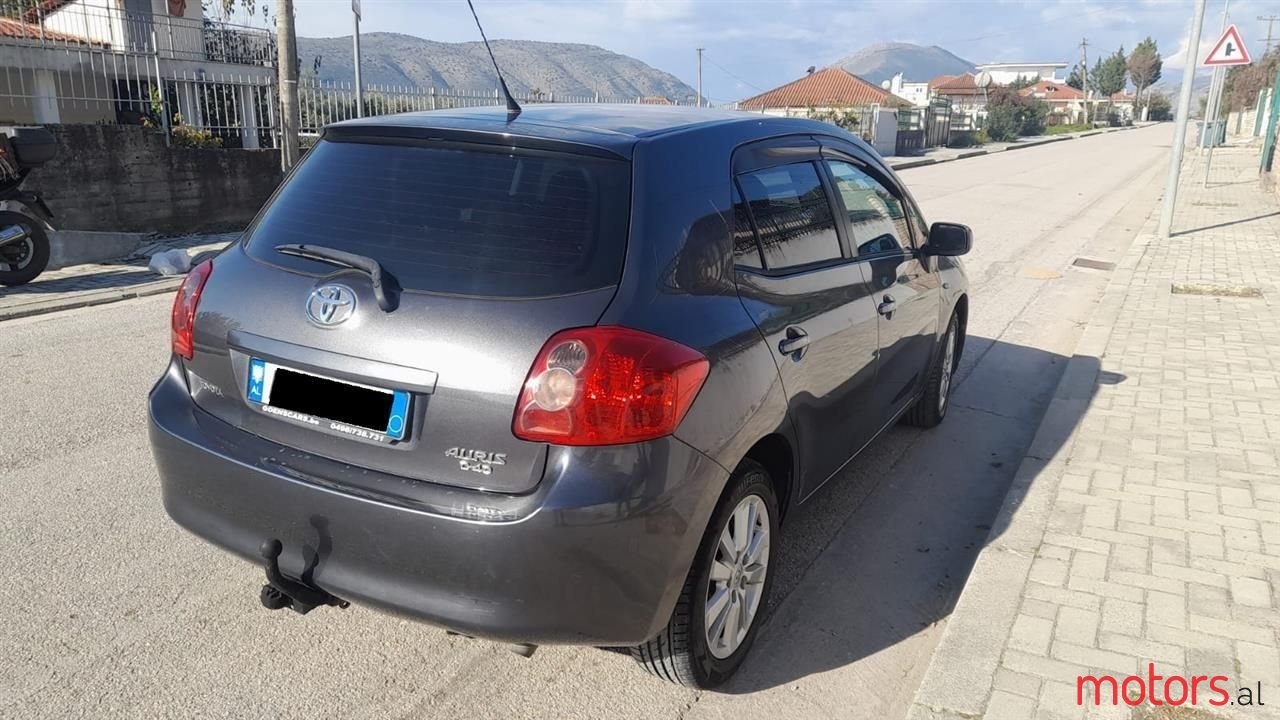 2007' Toyota Auris photo #1