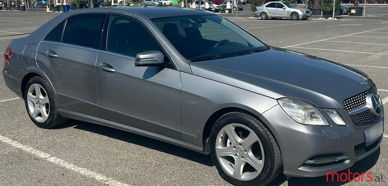 2011' Mercedes-Benz 220 photo #4