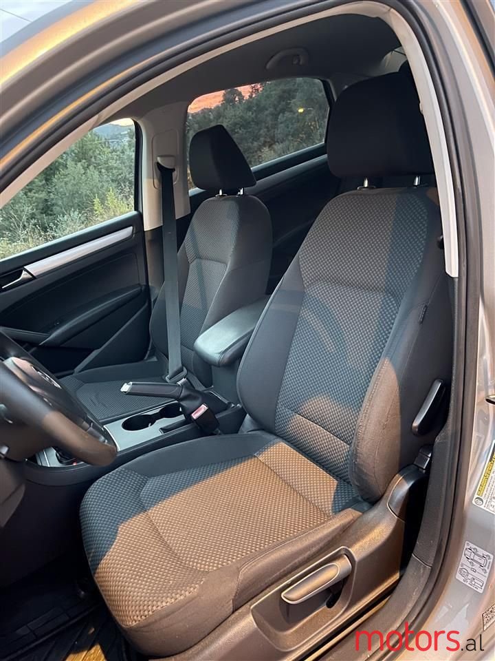 2013' Volkswagen Passat photo #2