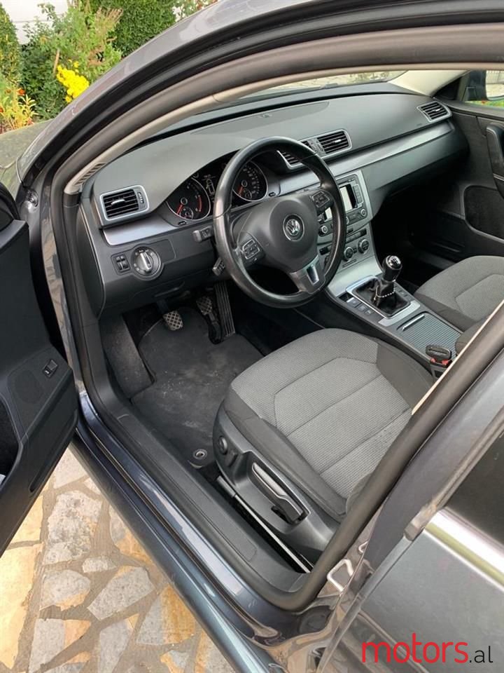 2013' Volkswagen Passat photo #6