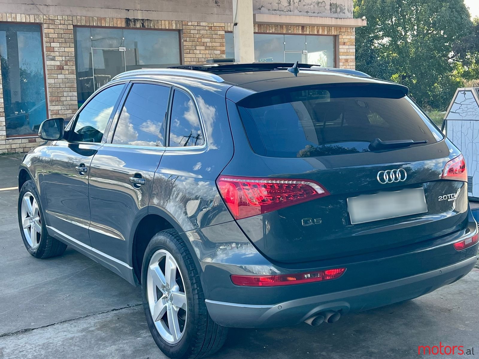 2010' Audi Q5 photo #5