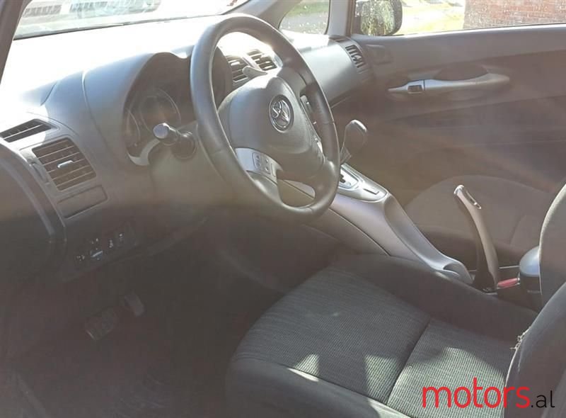 2008' Toyota Auris photo #5