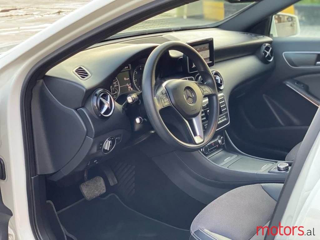 2013' Mercedes-Benz A 180 photo #5