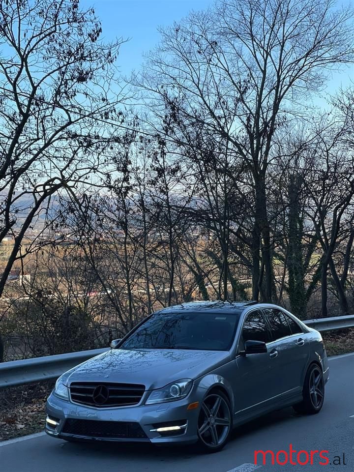 2012' Mercedes-Benz C 300 photo #5
