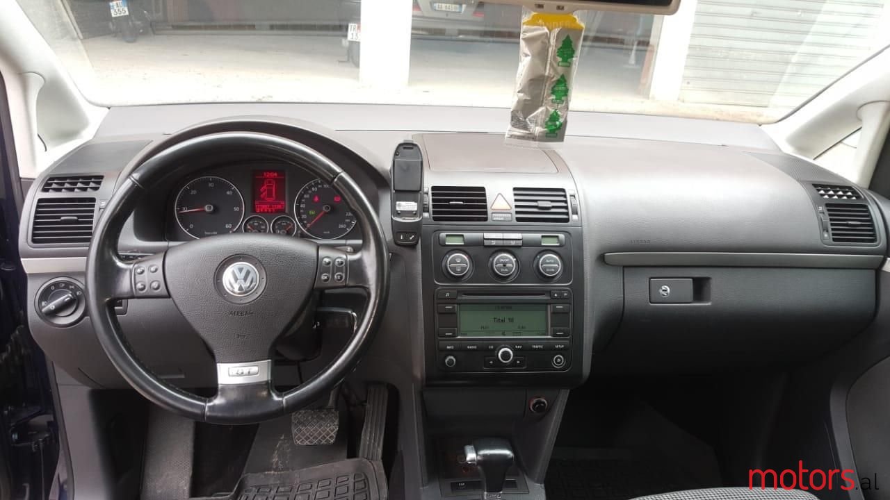 2006' Volkswagen Touran photo #2