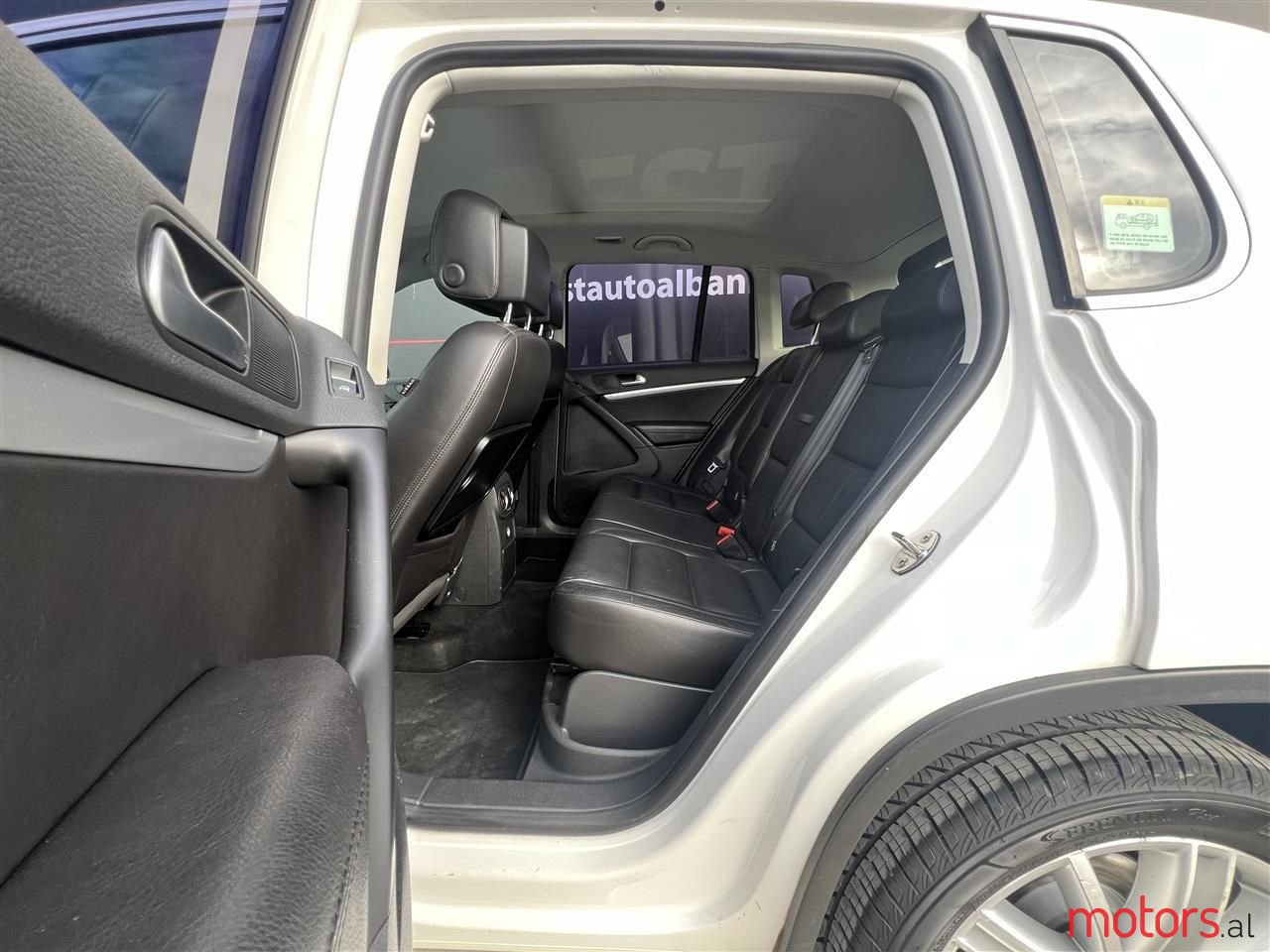 2012' Volkswagen Tiguan photo #2