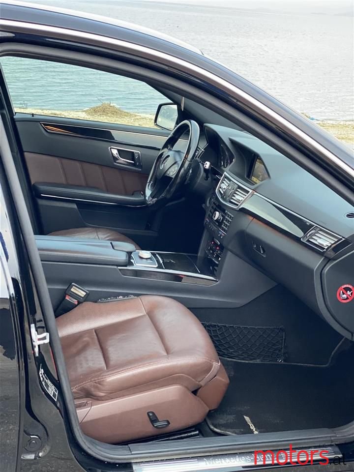 2011' Mercedes-Benz E 350 photo #2