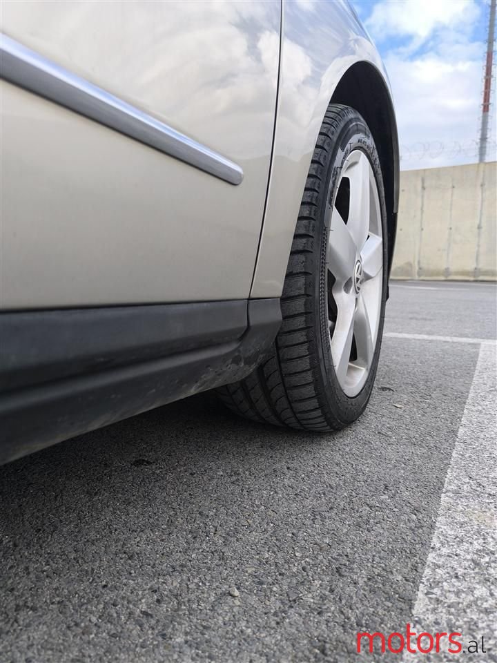 2006' Volkswagen Passat photo #3