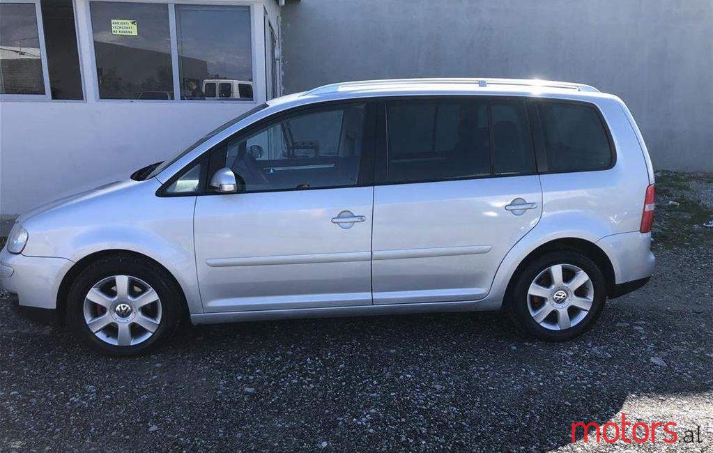 2004' Volkswagen Touran photo #1