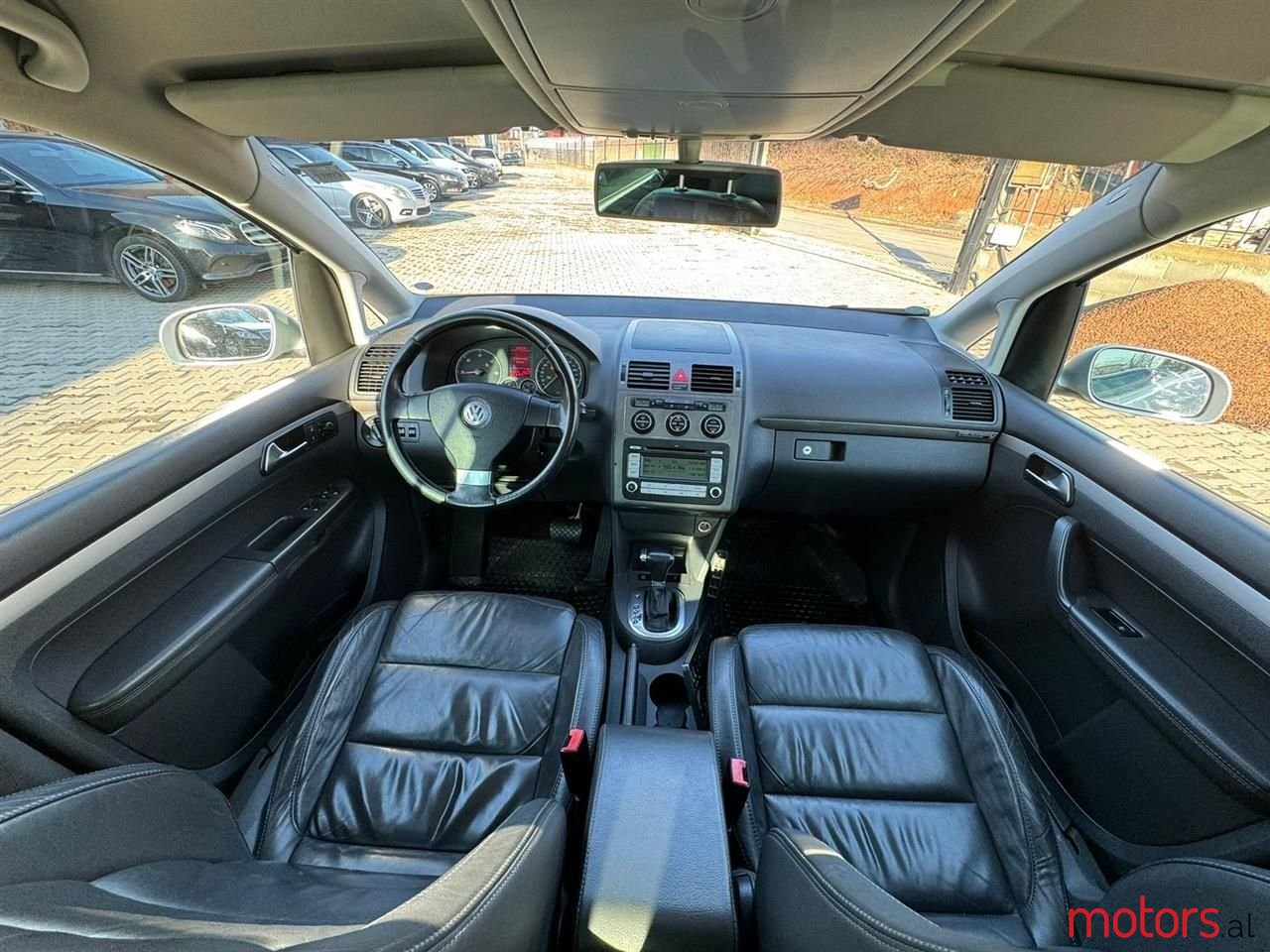 2007' Volkswagen Touran photo #6