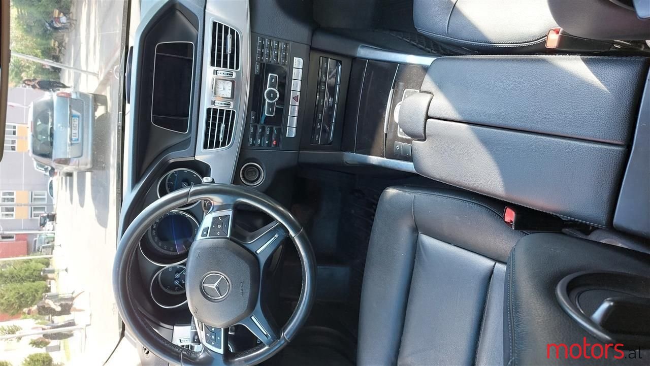 2014' Mercedes-Benz E 200 photo #2