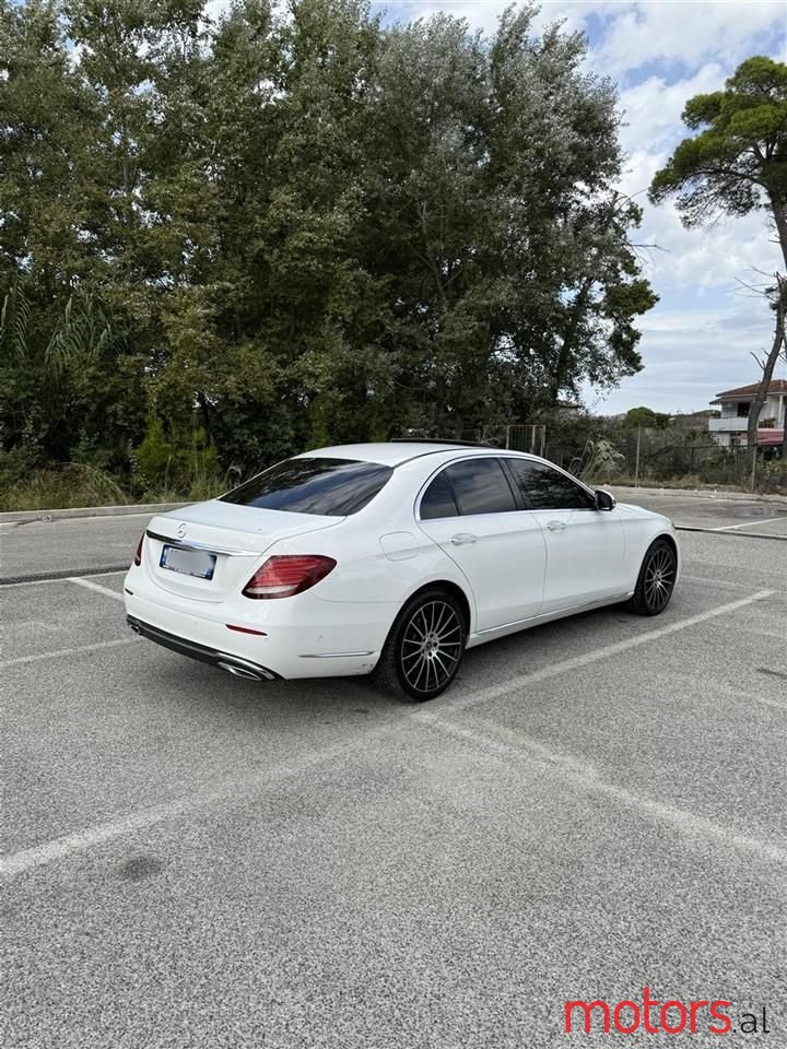 2017' Mercedes-Benz E 220 photo #2